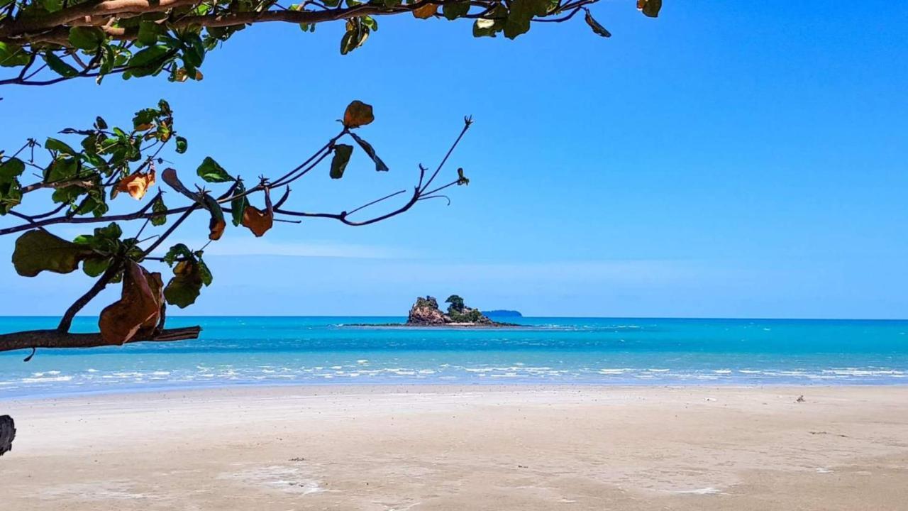 Beachfront Executive Studio Mae Phim Rayong Exterior photo