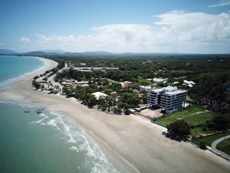 Beachfront Executive Studio Mae Phim Rayong Exterior photo